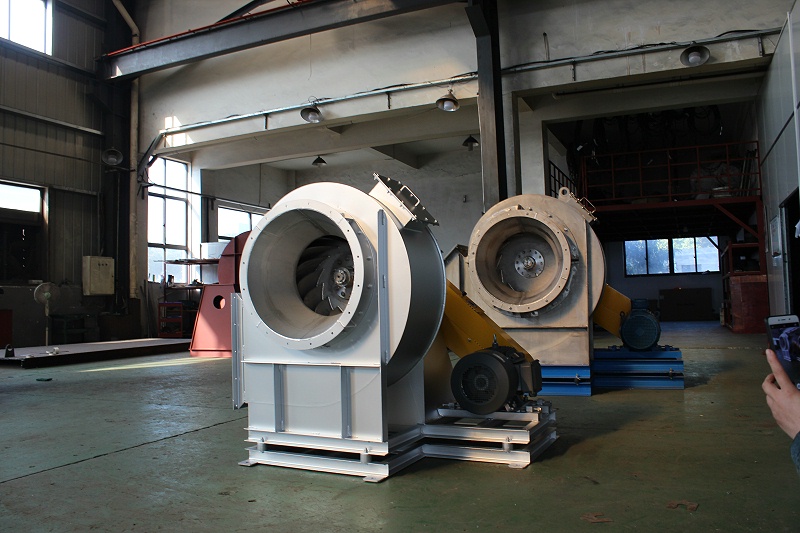 離心風(fēng)機清洗前 離心風(fēng)機清洗前